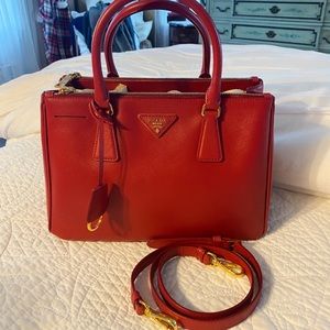 prada saffiano 25